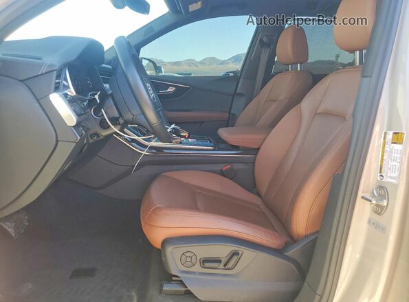 WA1LCBF78RD009873 2024 AUDI Q7 Beige Вид салону спереду