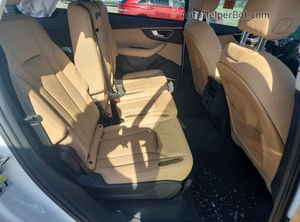 WA1LCBF7XPD028552 2023 AUDI Q7 White უკანა სალონის ხედი