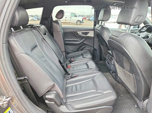 WA1LHAF76JD046324 2018 AUDI Q7 Gray Widok wnętrza z tyłu