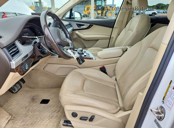 WA1LHAF78KD024441 2019 AUDI Q7 White Вид салону спереду