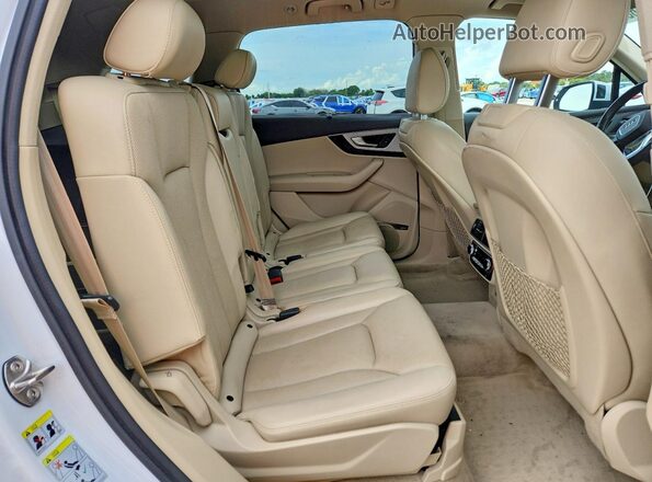WA1LHAF78KD024441 2019 AUDI Q7 White Вид задньої частини салону