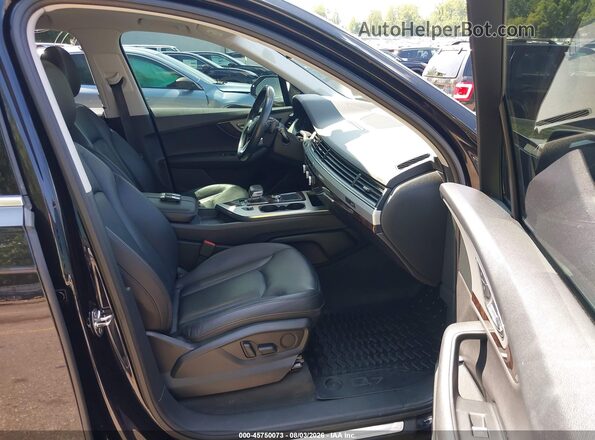 WA1LHAF7XJD013505 2018 AUDI Q7 Black Front interior view