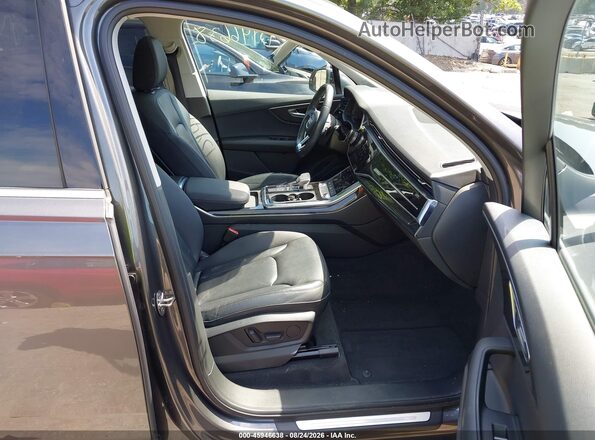 WA1LJAF76LD006817 2020 AUDI Q7 Gray Front interior view