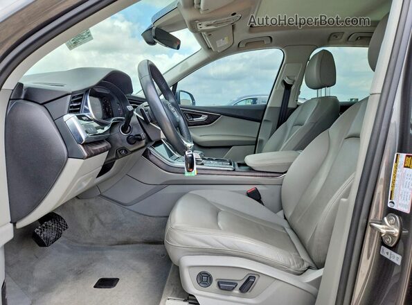 WA1LJAF76MD012568 2021 AUDI Q7 Серый Вид салона спереди
