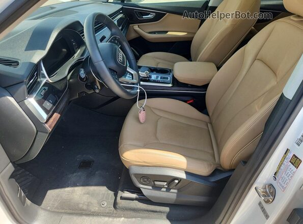 WA1LJAF79MD037044 2021 AUDI Q7 White Front interior view