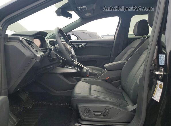 WA1LUBFZ0RP037454 2024 AUDI Q4 Black Սալոնի դիմացի տեսք