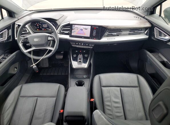 WA1LUBFZ0RP037454 2024 AUDI Q4 Black Առջևի վահանակի տեսք