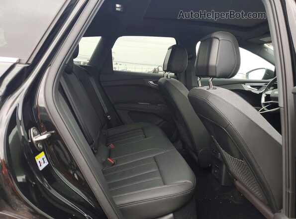 WA1LUBFZ0RP037454 2024 AUDI Q4 Black Սալոնի հետևի տեսք