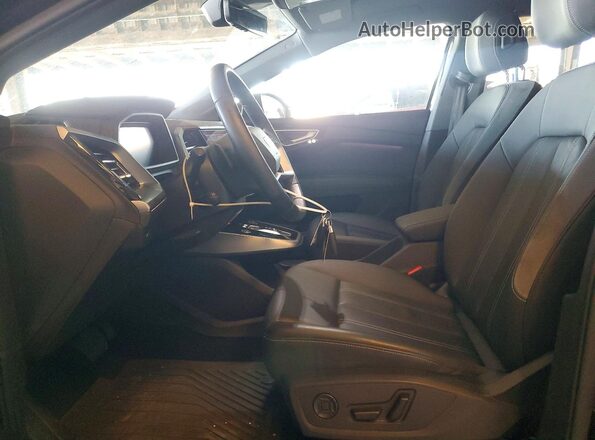 WA1LUBFZ7RP044398 2024 AUDI Q4 Black Սալոնի դիմացի տեսք