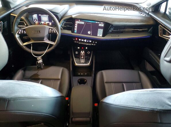 WA1LUBFZ7RP044398 2024 AUDI Q4 Black Առջևի վահանակի տեսք