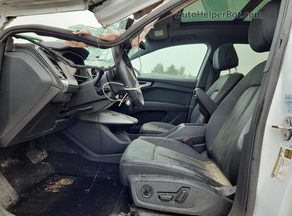 WA1LUBFZ9RP047402 2024 AUDI Q4 White Vista interior delantera