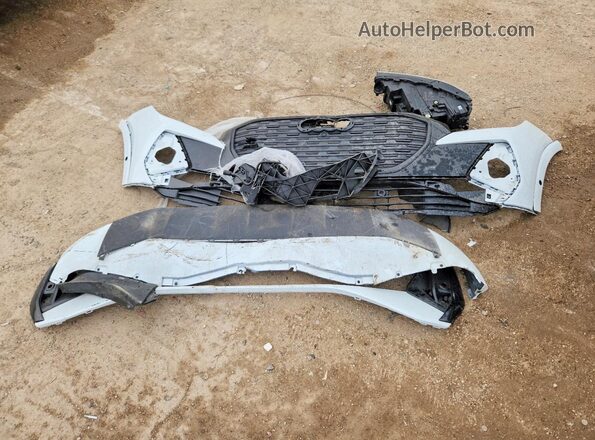 WA1LUBFZ9RP047402 2024 AUDI Q4 White Vista de la etiqueta del VIN