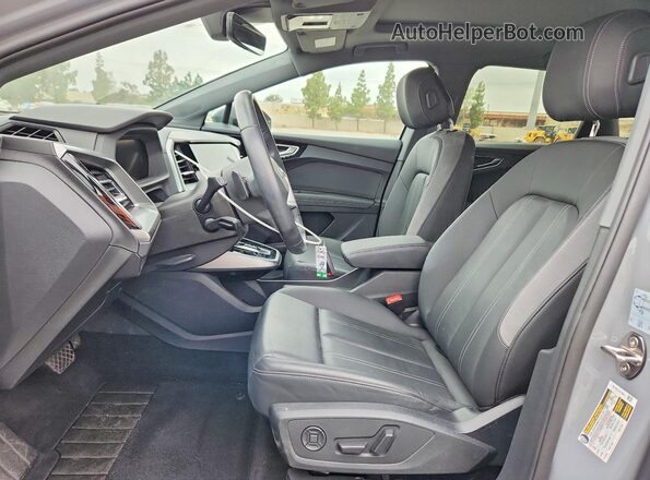 WA1LUBFZXRP058912 2024 AUDI Q4 Gray Widok wnętrza z przodu