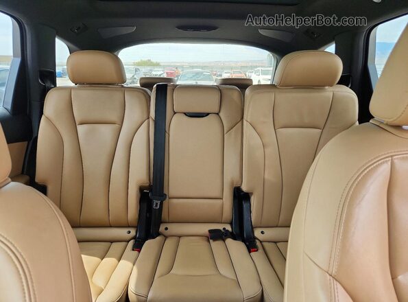 WA1LXAF72LD002164 2020 AUDI Q7 White Rear seats view