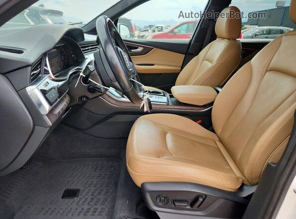 WA1LXAF72LD002164 2020 AUDI Q7 White Front interior view