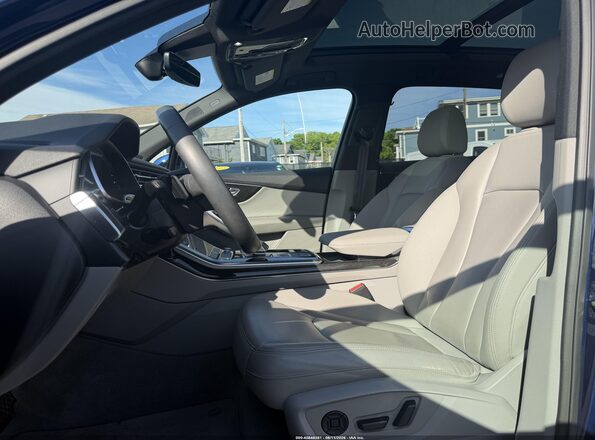 WA1LXAF72MD014929 2021 AUDI Q7 Blue Front interior view