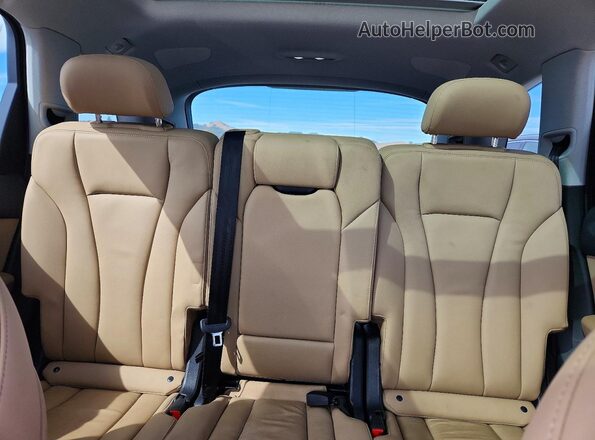 WA1LXAF77MD022170 2021 AUDI Q7 White Widok tylnych siedzeń