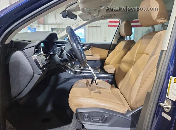 WA1LXAF78MD024252 2021 AUDI Q7 Blue Widok wnętrza z przodu