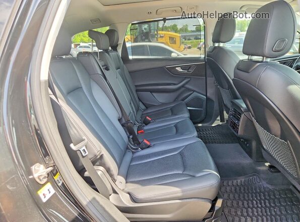 WA1LXBF73PD003318 2023 AUDI Q7 Black Rear interior view