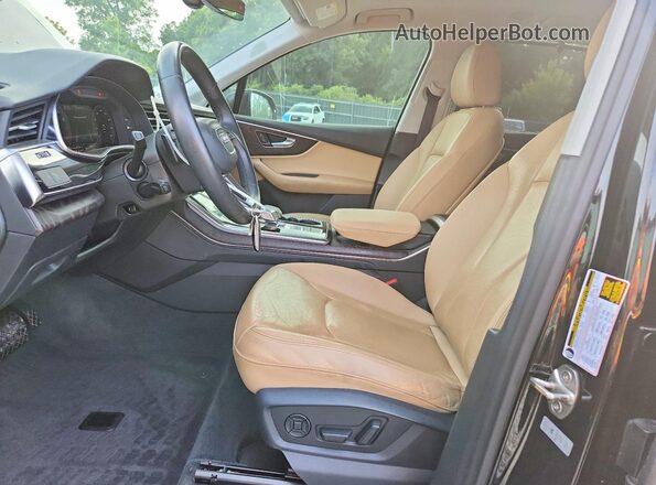 WA1LXBF78ND018071 2022 AUDI Q7 Black Front interior view
