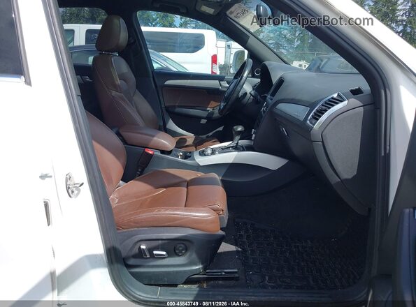 WA1M2AFP8HA041787 2017 AUDI Q5 White Widok wnętrza z przodu