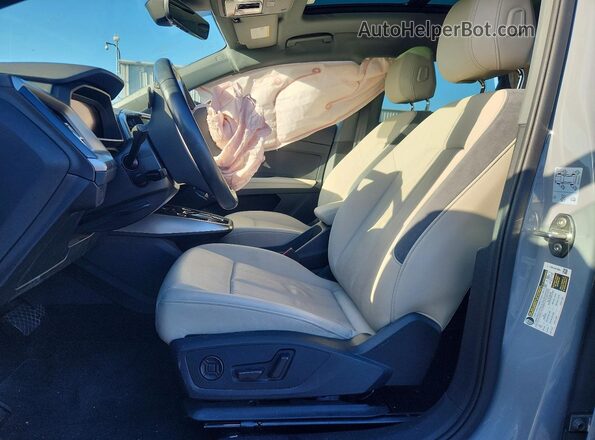 WA1M2BFZ5RP008560 2024 AUDI Q4 Gray Widok wnętrza z przodu