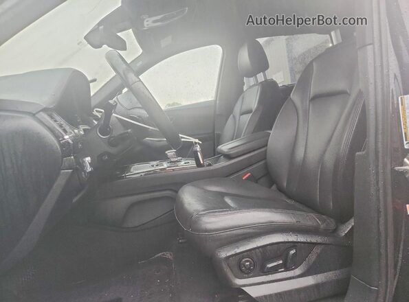 WA1VAAF70JD000095 2018 AUDI Q7 Black წინა სალონის ხედი