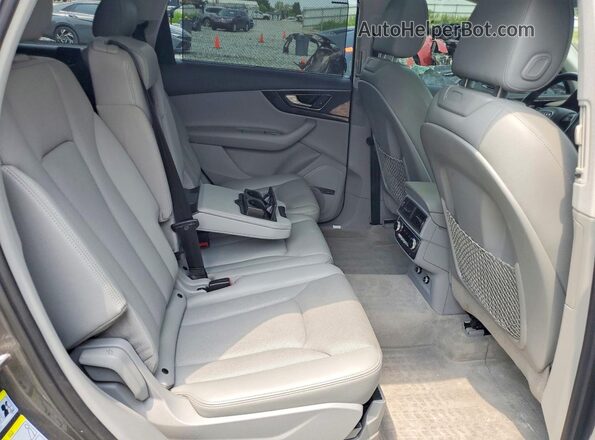 WA1VAAF70KD003550 2019 AUDI Q7 Gray Vista interior trasera