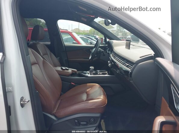 WA1VAAF71JD037916 2018 AUDI Q7 Белый Вид салона спереди