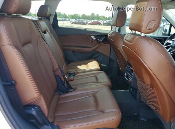 WA1VAAF71KD008434 2019 AUDI Q7 White Widok wnętrza z tyłu