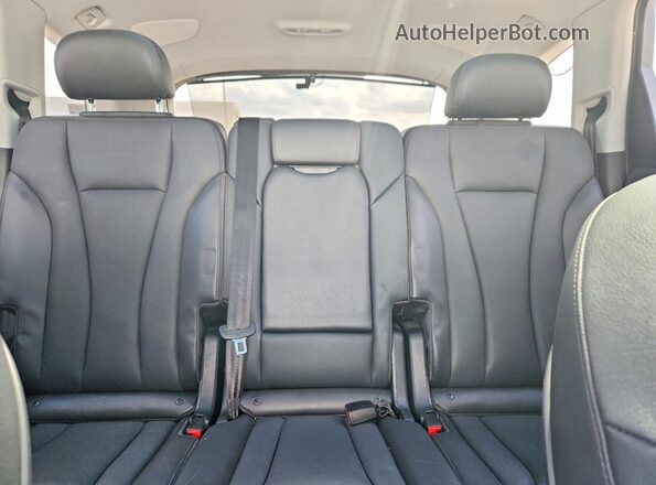 WA1VAAF71KD027842 2019 AUDI Q7 White უკანა სავარძლების ხედი