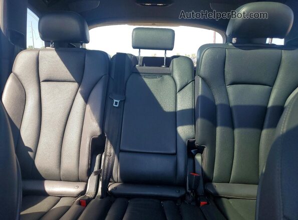 WA1VAAF72HD004997 2017 AUDI Q7 White Rear seats view