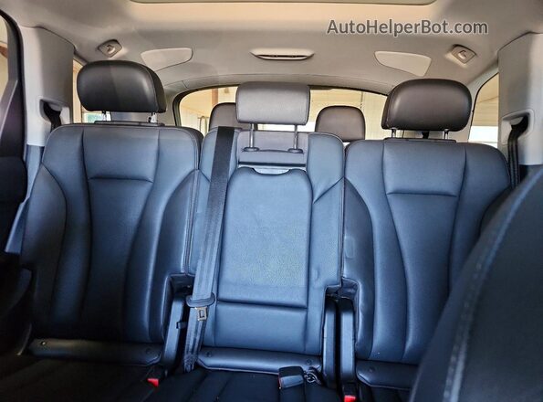 WA1VAAF72JD043708 2018 AUDI Q7 Silver Widok tylnych siedzeń