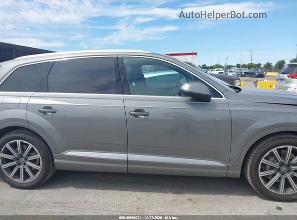 WA1VAAF73HD000523 2017 AUDI Q7 Gray Vista interior trasera