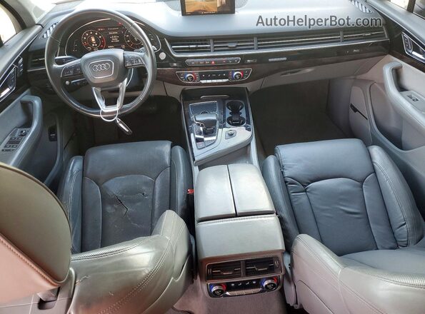 WA1VAAF73HD008489 2017 AUDI Q7 Gray Widok deski rozdzielczej