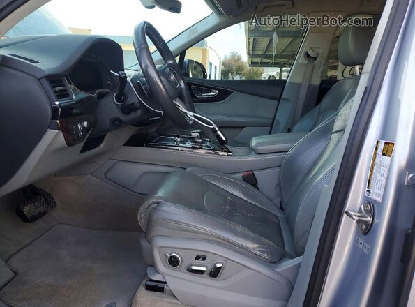 WA1VAAF73HD008489 2017 AUDI Q7 Gray Widok wnętrza z przodu