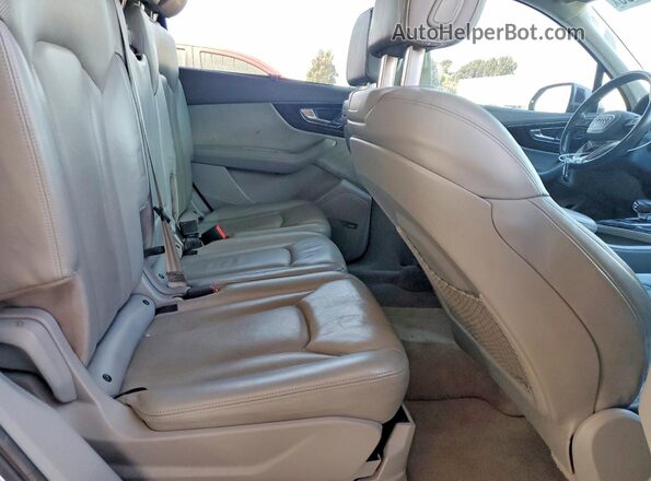 WA1VAAF73HD008489 2017 AUDI Q7 Gray Widok wnętrza z tyłu