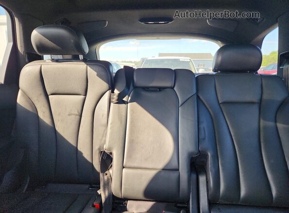 WA1VAAF74HD024278 2017 AUDI Q7 Black Widok wnętrza z tyłu