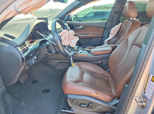 WA1VAAF74JD014078 2018 AUDI Q7 Silver Front interior view
