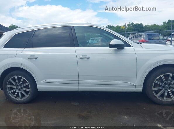 WA1VAAF75JD016258 2018 AUDI Q7 White Vista interior trasera
