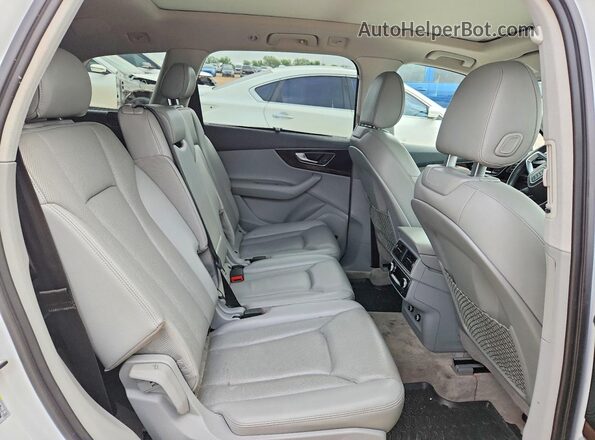 WA1VAAF75JD018284 2018 AUDI Q7 Белый Вид задней части салона