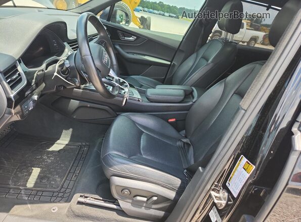 WA1VAAF75JD051009 2018 AUDI Q7 Черный Вид салона спереди