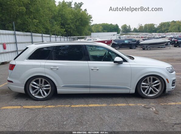 WA1VAAF76HD007966 2017 AUDI Q7 White Widok wnętrza z tyłu