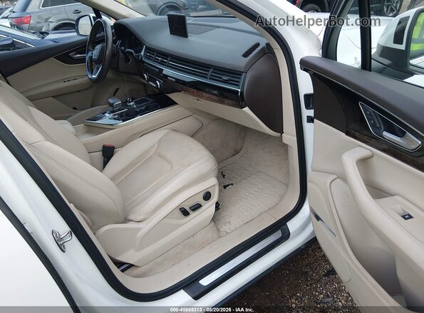 WA1VAAF76JD018102 2018 AUDI Q7 White Vista interior delantera