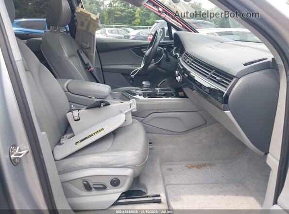 WA1VAAF77HD010312 2017 AUDI Q7 Silver Front interior view