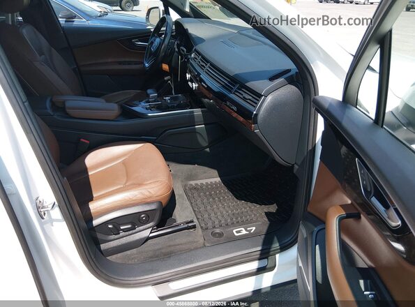 WA1VAAF77HD029930 2017 AUDI Q7 Белый Вид салона спереди