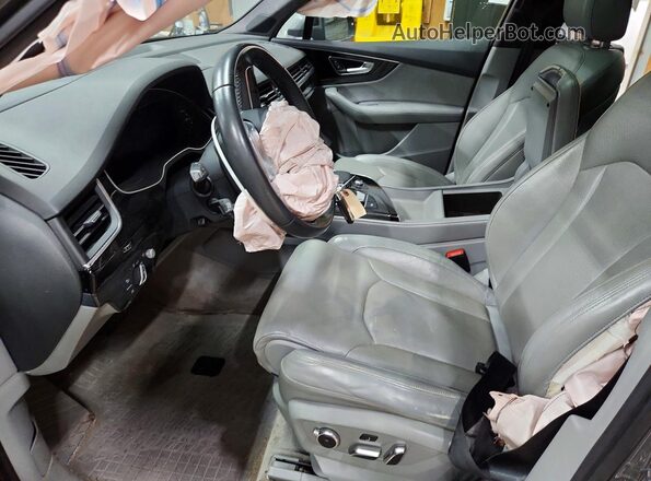 WA1VAAF77JD023583 2018 AUDI Q7 Серый Вид салона спереди