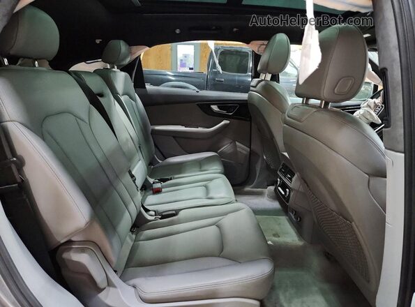 WA1VAAF77JD023583 2018 AUDI Q7 Серый Вид задней части салона