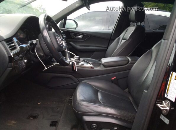 WA1VAAF78HD052584 2017 AUDI Q7 Black Front interior view