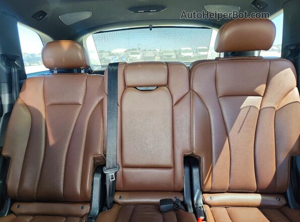WA1VAAF78JD017985 2018 AUDI Q7 White Rear seats view